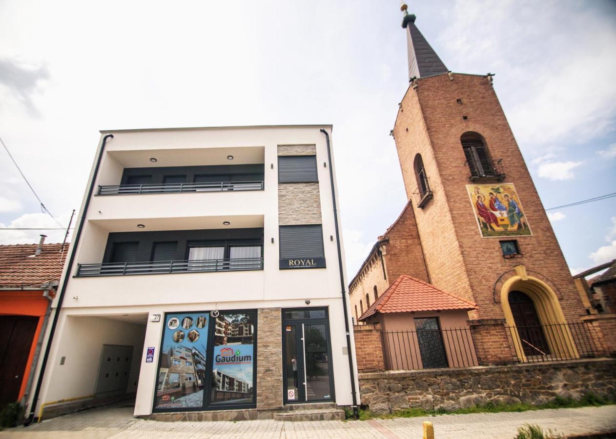 Royal Luxury Apartment Vrsac Luaran gambar